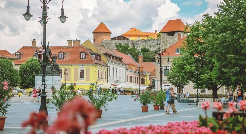 Ha ezt a kiadványt lapozzuk, nagy kedvet nem kapunk az egri várba kirándulni