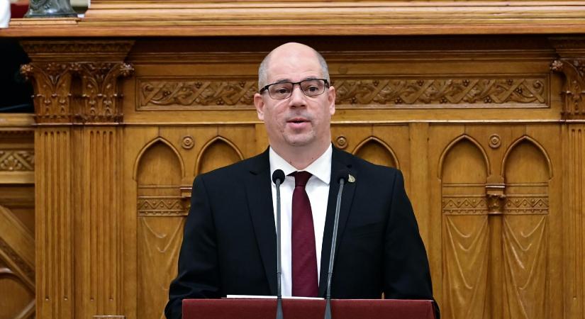 Nem távozik a legfőbb ügyész, aki szerint érzékelhető előrelépés lesz az MNB-ügyben zajló nyomozásban