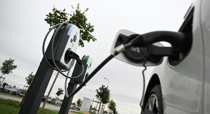 Ugrásszerűen nő a nyilvános villanyautó-töltők száma, de nagyon nem mindegy merre indulunk