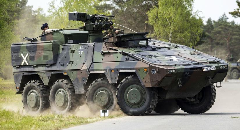 Verik a koporsószöveget a Mercedesbe: hatalmas felvásárlás készül, teljesen beleolvadhatnak hadiiparba