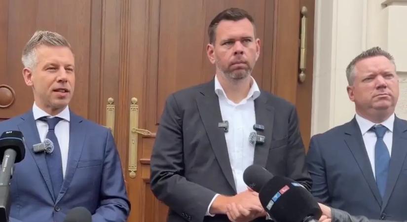 Élő adásban adott rendkívüli utasítást Magyar Péter a Karmelitáról