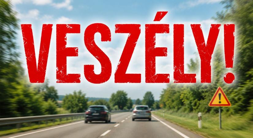 Egymást figyelmezetik a sofőrök! Nem mindennapi veszély leselkedhet az autósokra ezen a szabolcsi főúton!