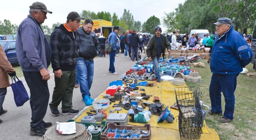 Hajnalban indul a roham a legjobb portékákért, mindenki ugyanazt keresi a népszerű vásárban