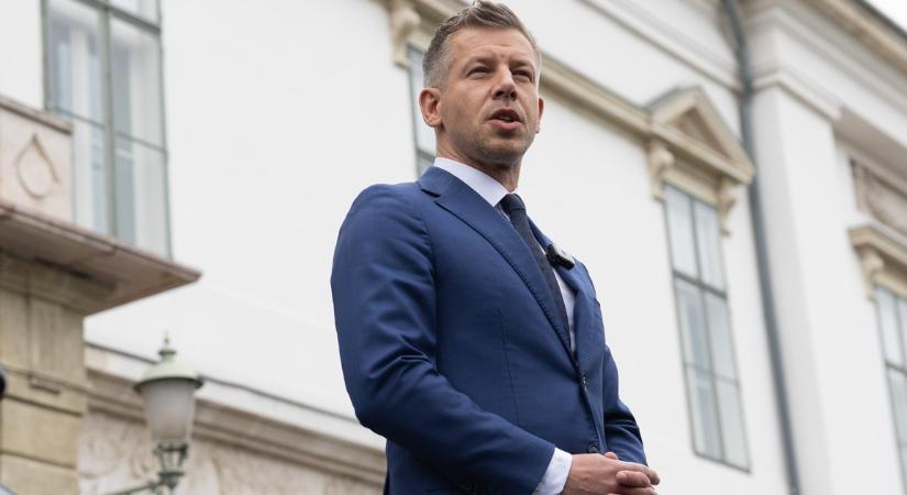 Kordonbontás a Várban: Magyar Péterék visszaadják a népnek a luxuspalotákat