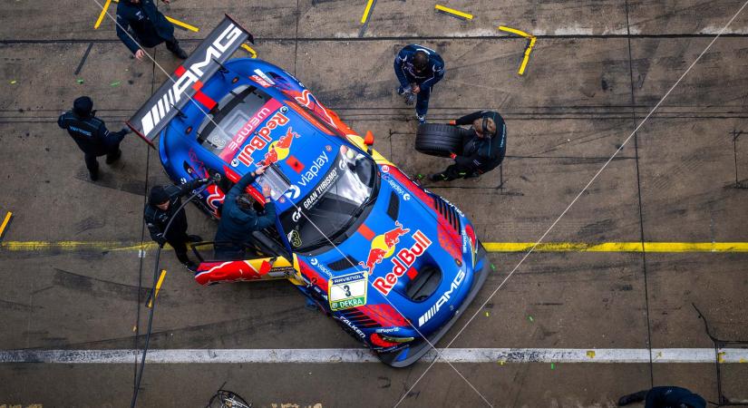 Verstappen csapata továbbjutott a Nürburgringi 24 órás verseny időmérőjén