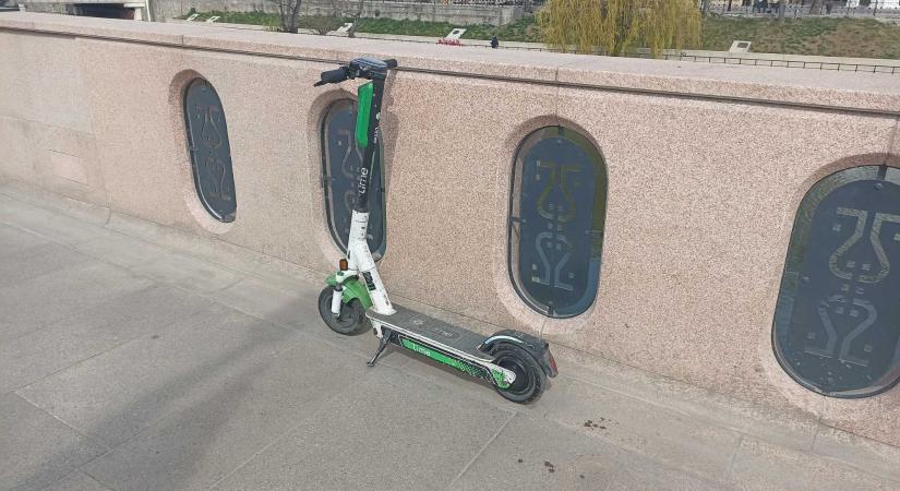 Kómában egy 14 éves fiú, miután elesett az elektromos rollerrel