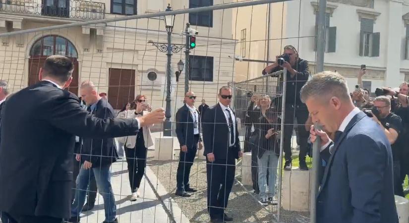 Kőkemény, kordonbontás élő adásban. Magyar Péter és Vitézy Dávid együtt tette meg