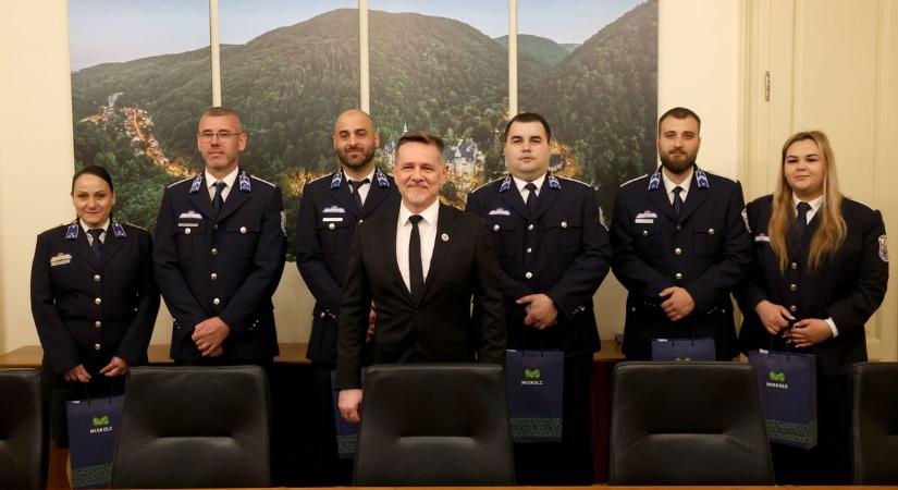 A Miskolci Rendőrkapitányság dolgozóinak munkáját ismerték el - képekkel