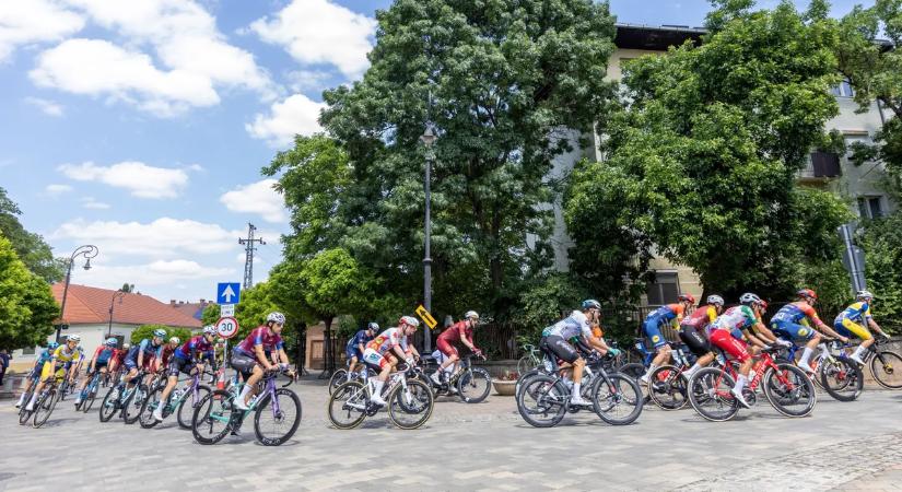 „Csoda, hogy nem bukott a fél mezőny”  világszenzáció lett a Tour de Hongrie őzéből