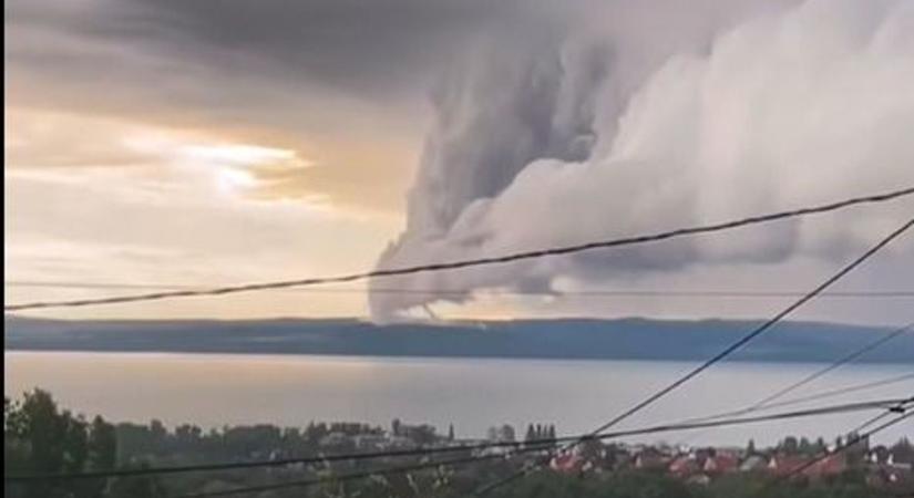 Elképesztő égi jelenség borzolta a kedélyeket a Balatonnál (videók)