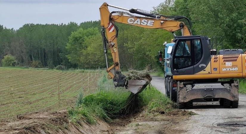 Vége az áldatlan állapotoknak a bekötőúton – Kiderült, mi okozta a visszatérő bajt!