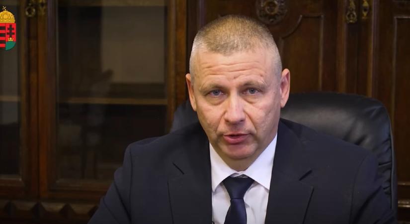 Ruszin-Szendi Romulusz ezeket a változásokat vezeti be először a honvédségnél
