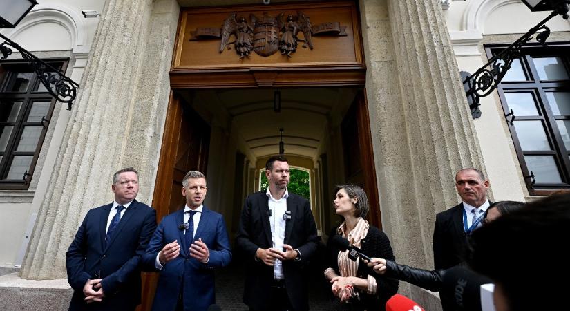 Magyar Péter: erre a hétvégére beteltek a helyek a kormányzati épületek látogatására
