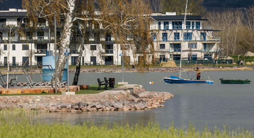 Az Alkotmánybíróságra viszik Orbánék rendeletét, amivel megágyaztak a Balaton körbebetonozásának