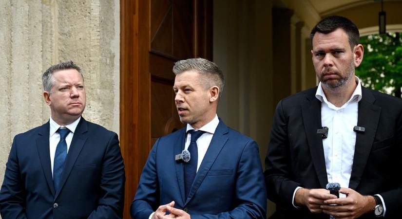 Villámgyorsan, percek alatt betelt a 2000 hely Rogánék irodájának hétvégi látogatására