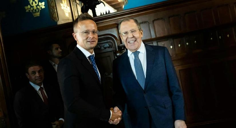 Észt színészek adták elő Szijjártó Péter és Szergej Lavrov lehallgatott telefonbeszélgetéseit