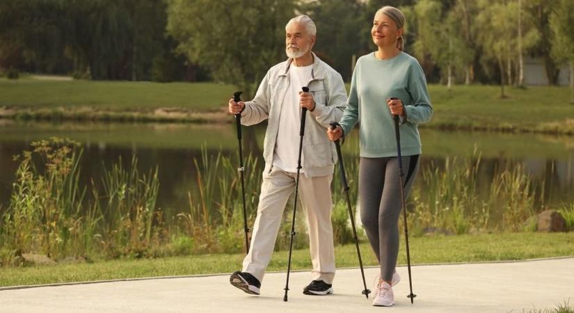 Botra fel! Nordic walking sétával hívják fel a figyelmet a civilizációs népbetegségekre a Jászkunságban is