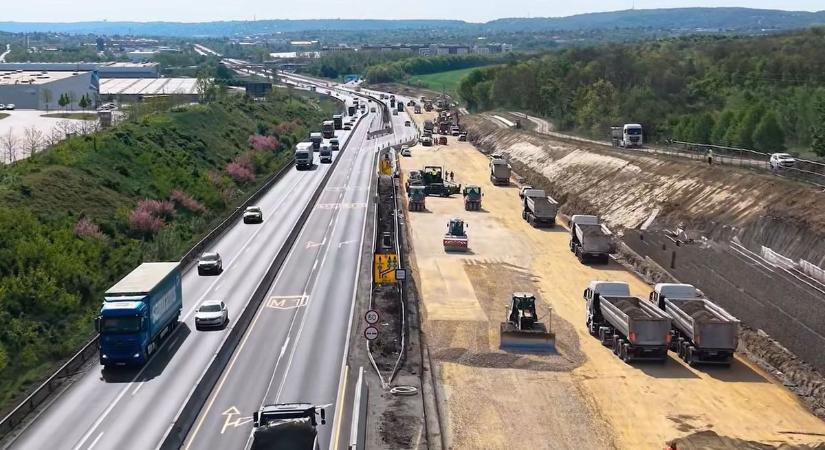 M1-es autópálya: eddig nem látott, látványos felvételeken a gyorsforgalmi bővítése – videó