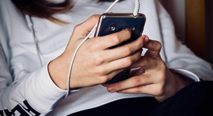 Aggasztó adatok a csíkszeredai diákok egészségi állapotáról – Sok a képernyőidő, kevés a mozgás