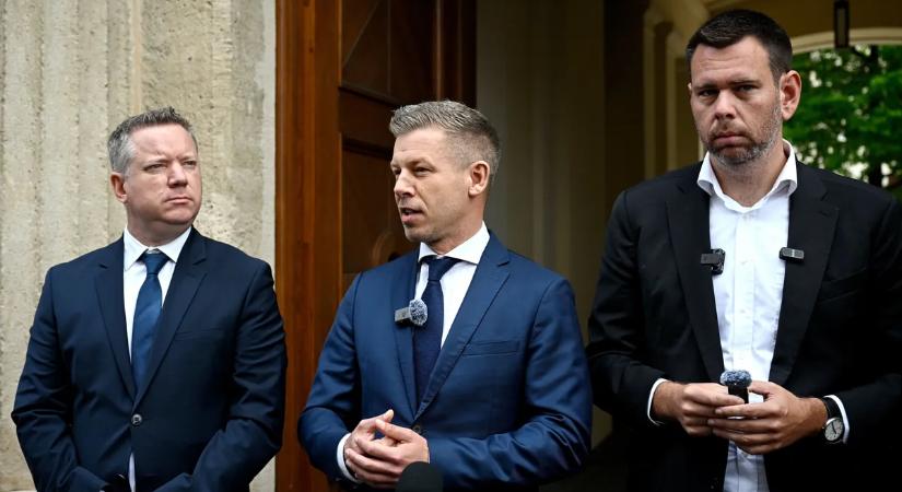 Magyar Péter kordont bontott a Karmelitánál, de a fontos kérdésekre továbbra sincs válasz