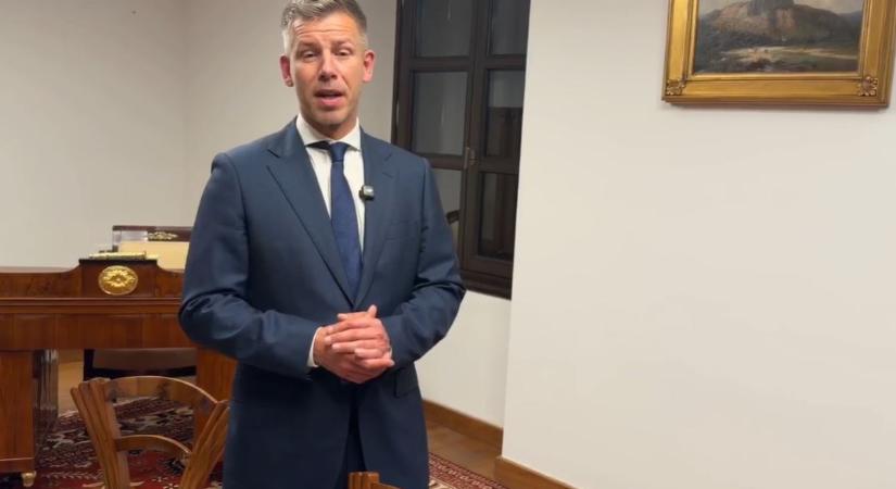 A kommunizmus alatt lebontott épületek helyreállítása egy jó ügy