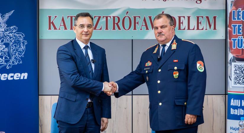 Tűzoltók lakhatását segíti Debrecen