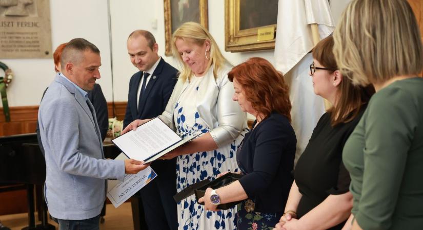 A gyógyítás csendes hőseit ünnepelték Szekszárdon (galéria)