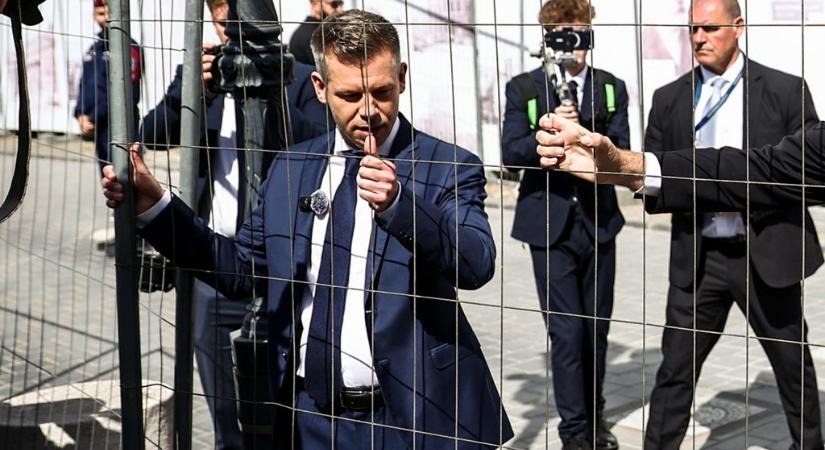 Magyar Péter üzent Mészárosnak a kordonbontás után: Ha szabálytalanság történt, „szerződést fogunk bontani”