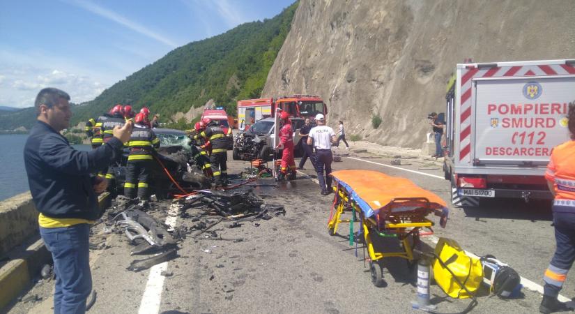 Szörnyű baleset: három autó ütközött, egy áldozat meghalt, többen súlyosan megsérültek
