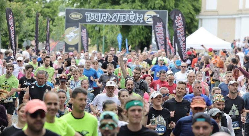 Útlezárásokra kell számítani a futóverseny miatt Szekszárdon – ezeket az utcákat érinti!