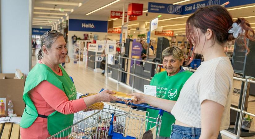 Óriási sikert hozott a gyűjtőakció – percenként 251 kilogramm adomány érkezett