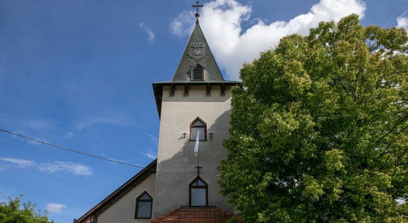 Búcsúra készül Ballószög: felújítás előtt tartanak ünnepi szentmisét a katolikus templomban