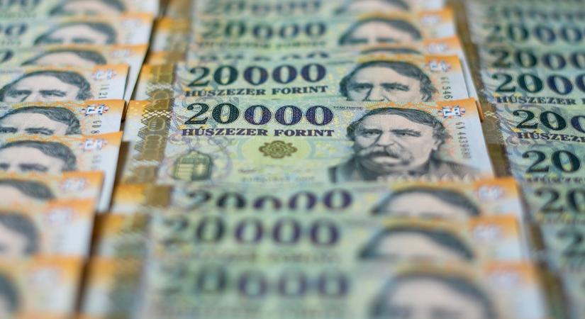 Eltűnt 220 millió, éveken keresztül fosztogatta a világsztár bankszámláját
