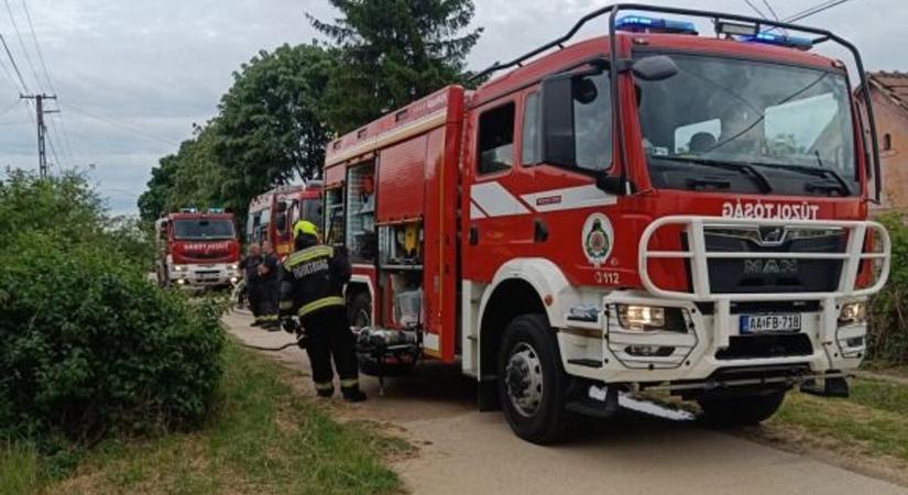 Szinte semmi nem maradt a kiégett mernyei házból, megdöbbentő fotók