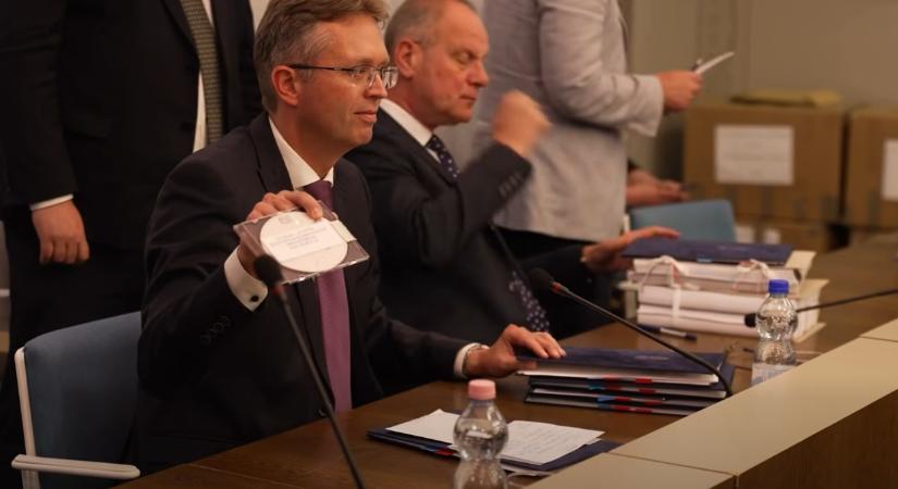 A Fidesz is kirakta a saját videóját az átadás-átvételről