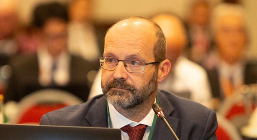 Fontos államtitkárt mutatott be Gajdos László