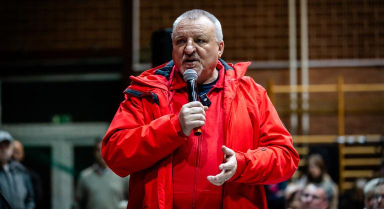 Komjáthi Imre: Novák Előd látens meleg, Menczer Tamás egy gyökér, Sebestyén Jankának pedig ajánlom a rosszlanyok.hu-t