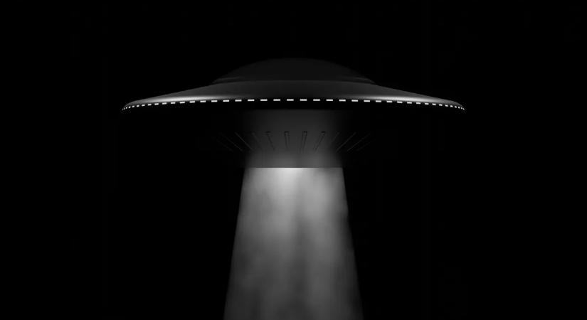 „Úgy lebegett, mint egy csillag” – Sokkoló videón a front felett lebegő tüskés UFO