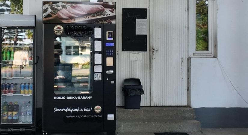 Hentes helyett? Éjjel-nappali steak-automata nyílt egy hazai benzinkúton