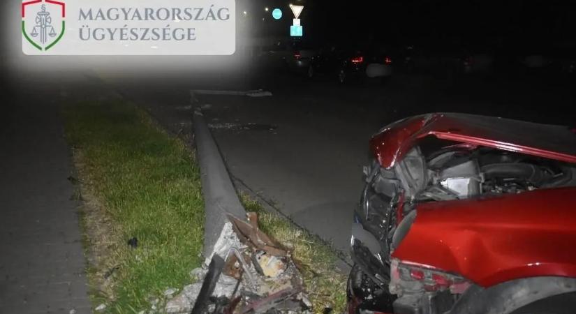 Lopott autóban lopott vadhús: jogsi nélkül, ittasan vezetett a kerítésszaggató ámokfutó