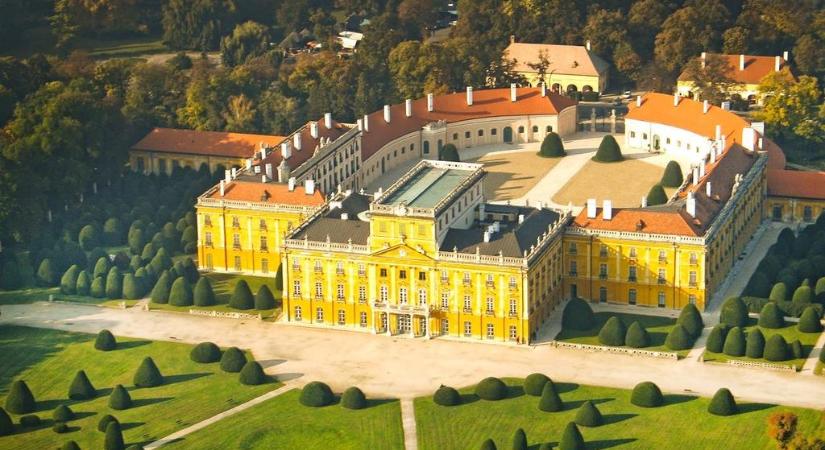 Ezért sárga a legtöbb kastély: történelmi oka van