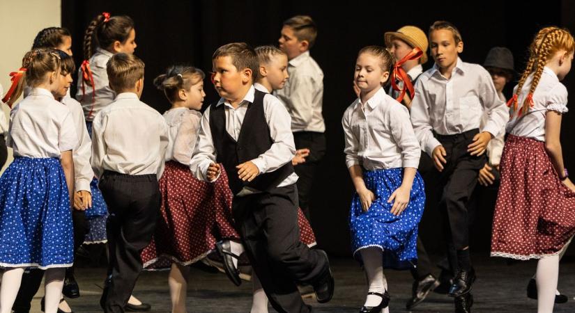 Forgórózsa Fesztivál Tatabányán: a gyerekek vitték el a show-t a nyitónapon fotók, videók