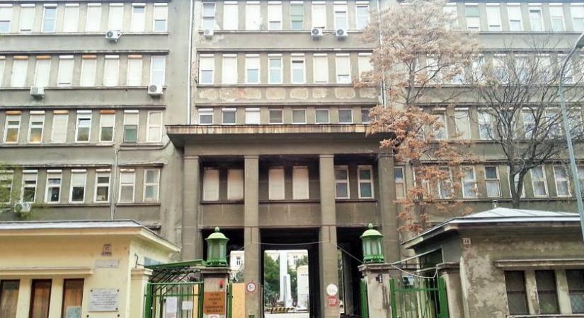 Beutalták gyógytornára a magyar kórházba, romos alagsorban kellett kóborolnia: elszörnyülködött a lány