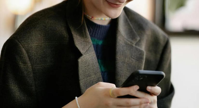 AI-ba szeretett bele a 35 éves nő: órákat beszélget virtuális párjával