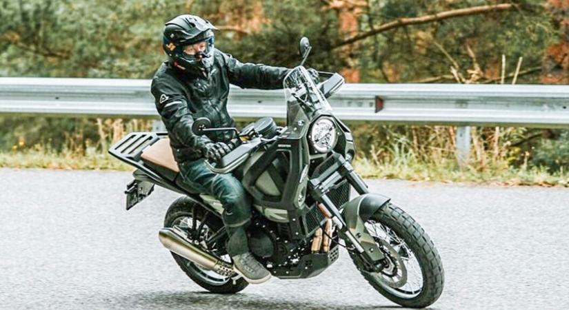 Újabb taggal bővült a kalandmotorok mezőnye - Kőkemény kihívó