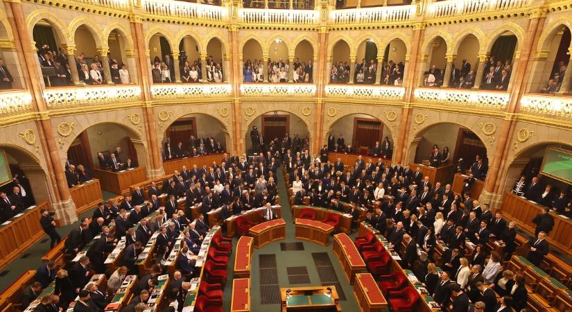 Folyamatosan kérdezik fel Magyar Péter kormányát az ellenzéki politikusok - ezeket akarják tudni, itt a lista