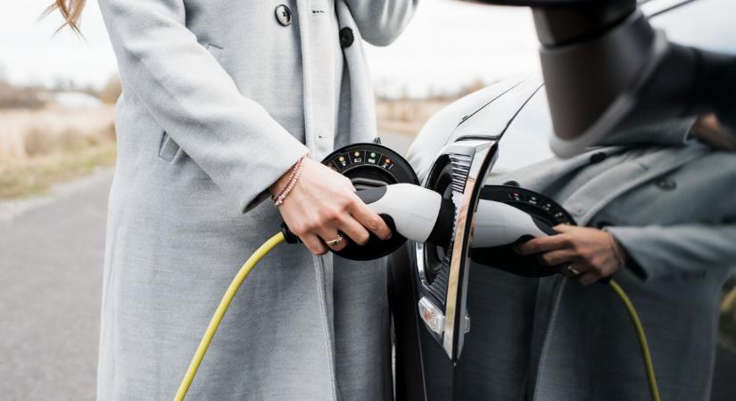Újabb lélektani határon túl az e-autótöltők száma