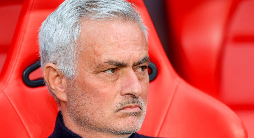Ajánlatot kapott Mourinho, de vasárnapig nem foglalkozik vele