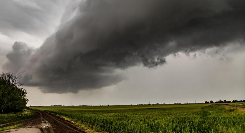 Peremfelhőkkel és mammákkal érkeztek a pénteki zivatarok