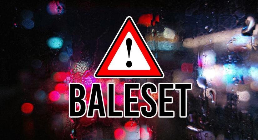 Baleset történt a 491-es főúton, tetejével árokba borult egy személyautó!